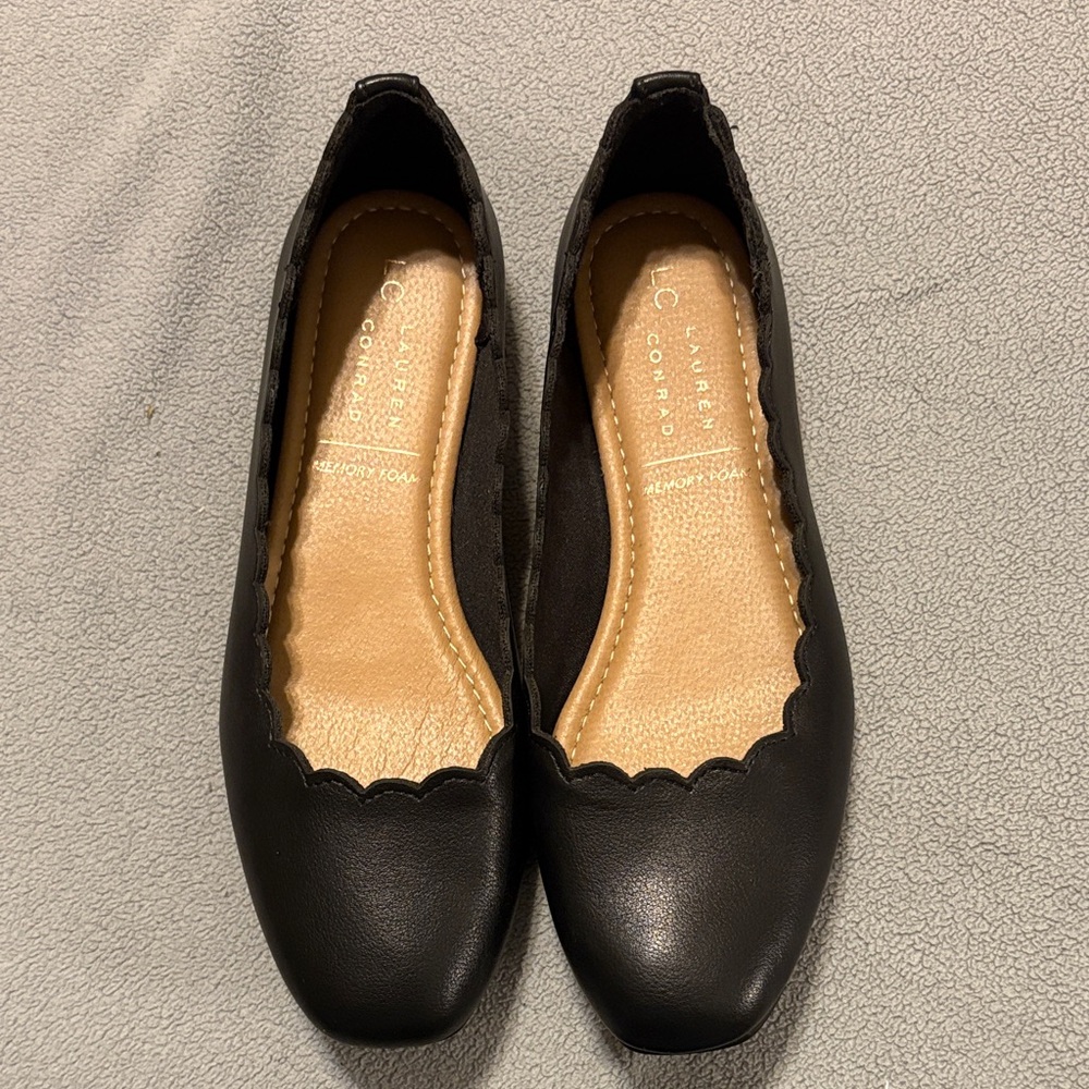 NWOT Lauren Conrad black ballet flat dress shoe size 7.